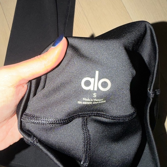 ALO Yoga High Waist Airlift Black Leggings Size Small - Picture 4 of 5
